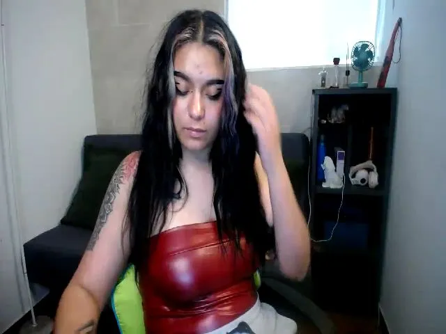 Live sex webcam photo for HolyCristal #272600579