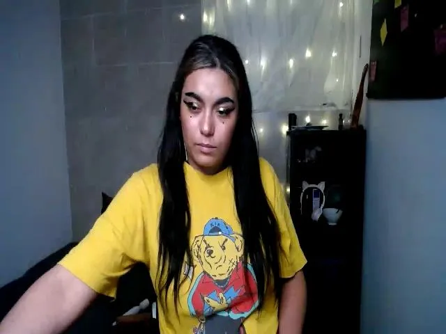 Live sex webcam photo for HolyCristal #272670410