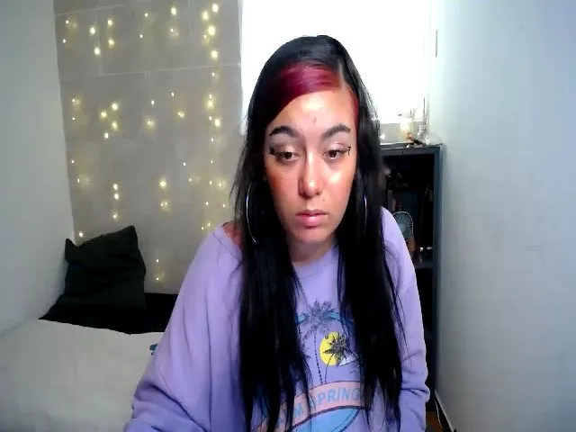 Live sex webcam photo for HolyCristal #272778961