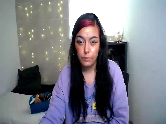 Live sex webcam photo for HolyCristal #272779061