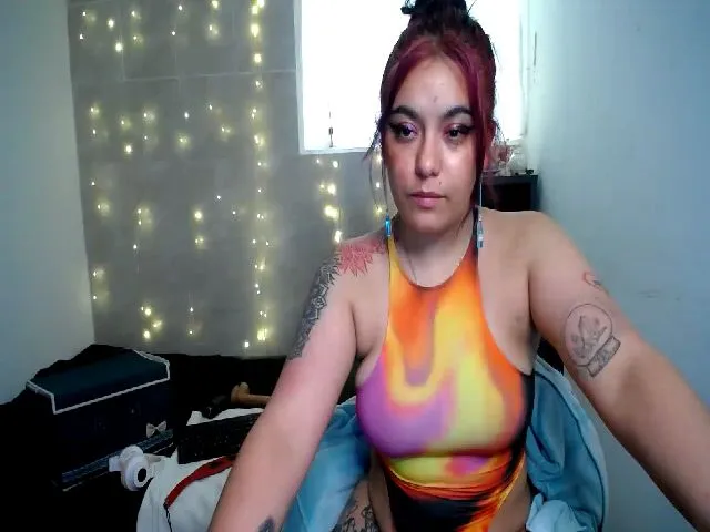 Live sex webcam photo for HolyCristal #272804689
