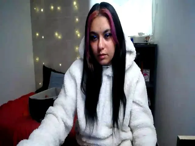 Live sex webcam photo for HolyCristal #272931881