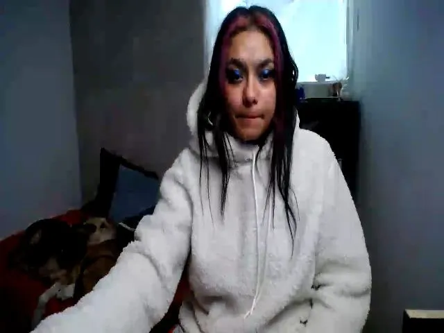 Live sex webcam photo for HolyCristal #272934038