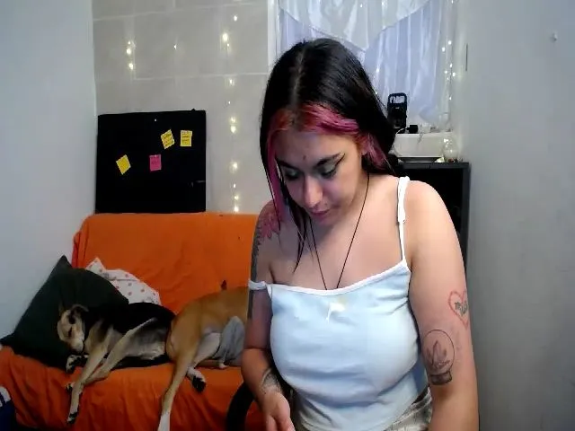 Live sex webcam photo for HolyCristal #272946518