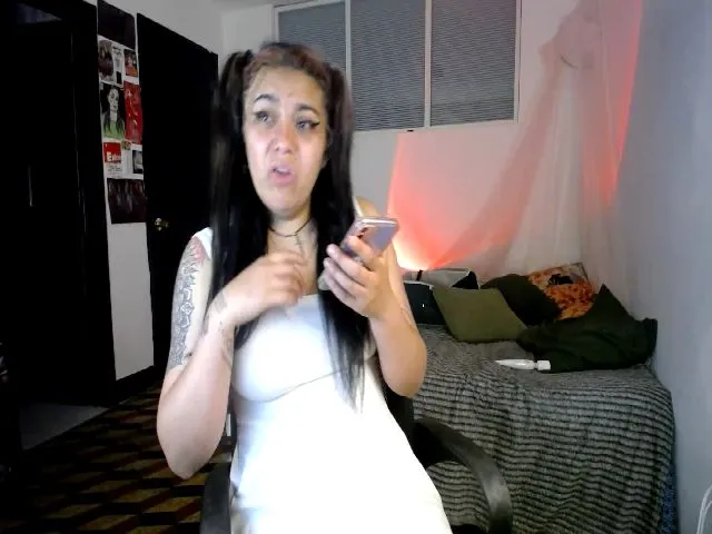 Live sex webcam photo for HolyCristal #273080595
