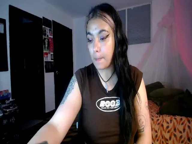 Live sex webcam photo for HolyCristal #273089206