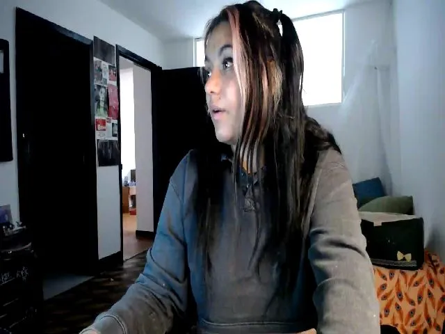 Live sex webcam photo for HolyCristal #273094525