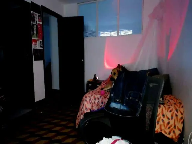 Live sex webcam photo for HolyCristal #273094964