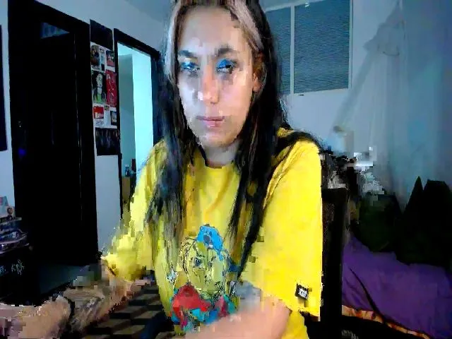 Live sex webcam photo for HolyCristal #273103578
