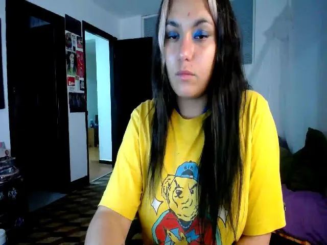 Live sex webcam photo for HolyCristal #273103648
