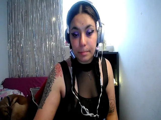 Live sex webcam photo for HolyCristal #273128885
