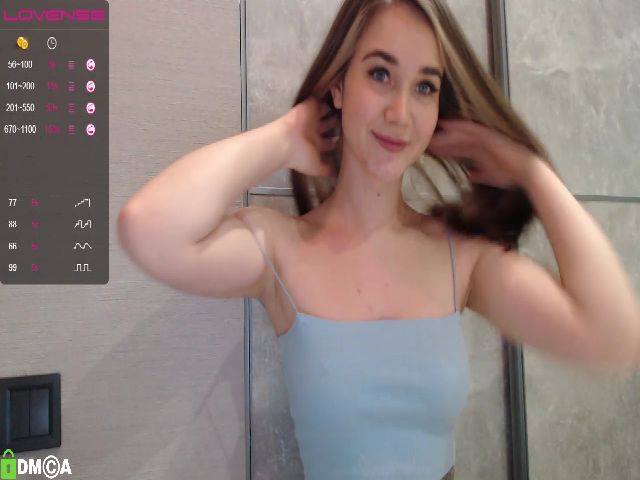 Live sex webcam photo for HolyMeow #271822883