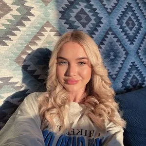 Live sex webcam photo for HolyMeow #278187962