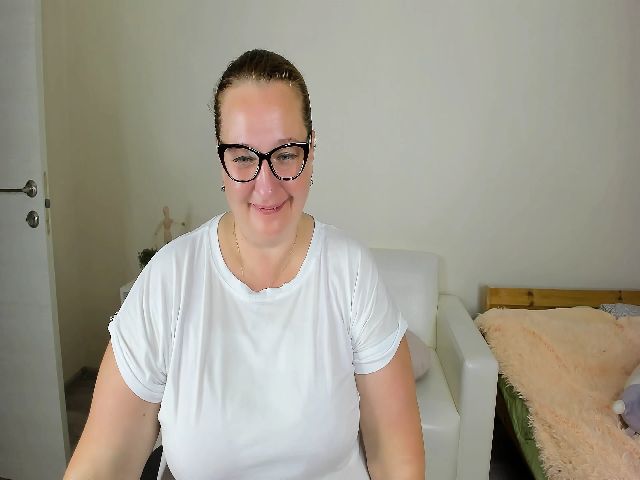 Live sex webcam photo for Holy_Milf #274467344