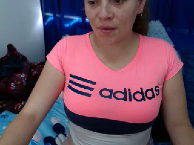 Live sex webcam photo for Honey21_ #271567734