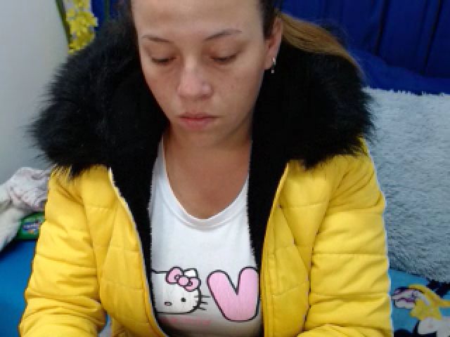 Live sex webcam photo for Honey21_ #271733274