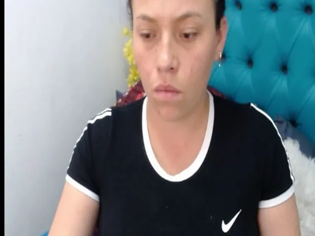 Live sex webcam photo for Honey21_ #272296505