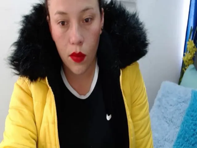 Live sex webcam photo for Honey21_ #272663756
