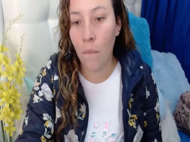 Live sex webcam photo for Honey21_ #272723568