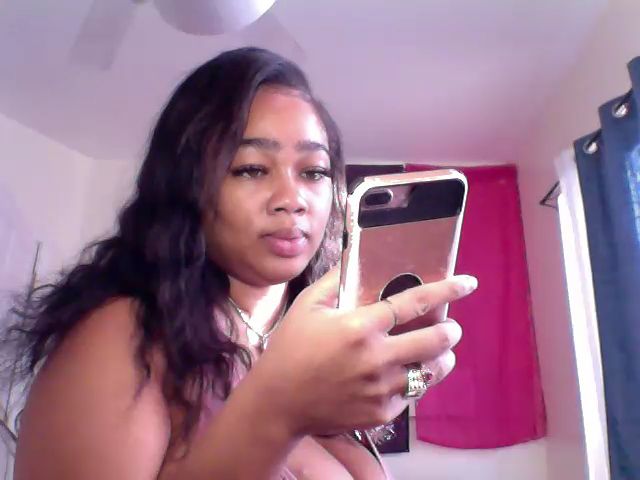 Live sex webcam photo for HoneyBusty69 #271722654