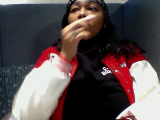 Live sex webcam photo for HoneyBusty69 #271868075