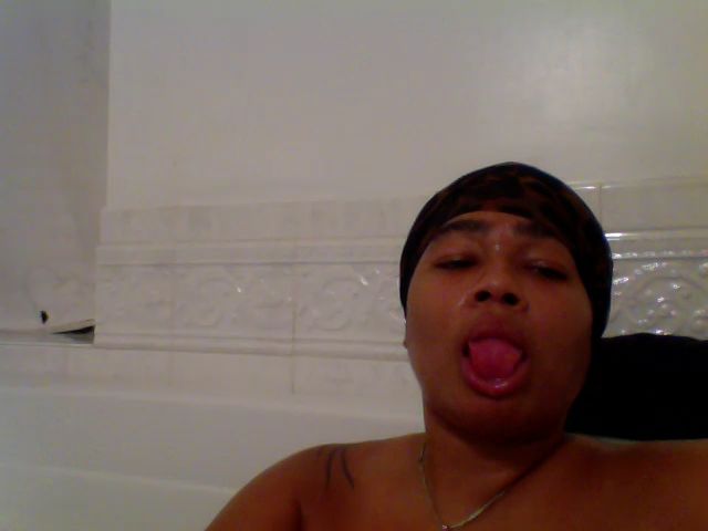 Live sex webcam photo for HoneyBusty69 #271961547