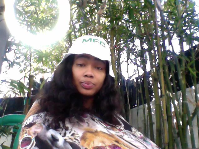 Live sex webcam photo for HoneyBusty69 #272151209