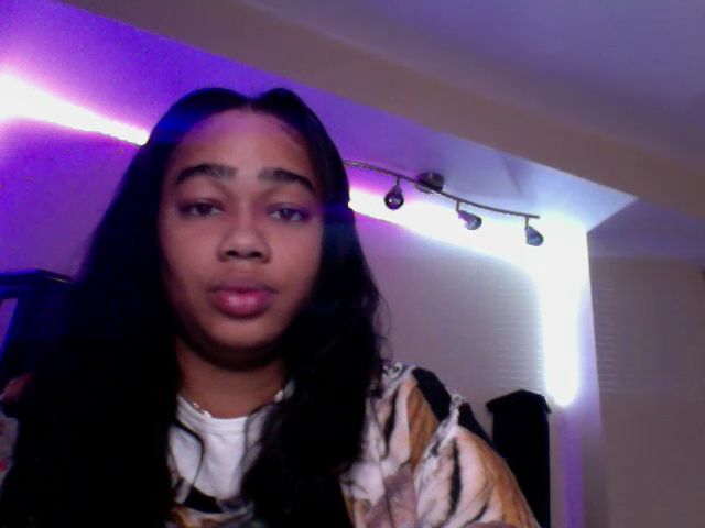 Live sex webcam photo for HoneyBusty69 #272234899