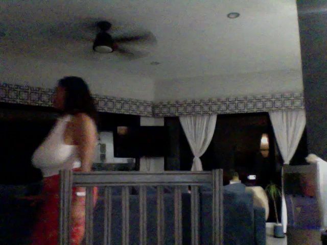 Live sex webcam photo for HoneyBusty69 #272276395