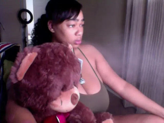 Live sex webcam photo for HoneyBusty69 #272373978