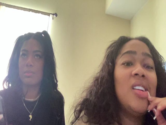 Live sex webcam photo for HoneyBusty69 #272890546