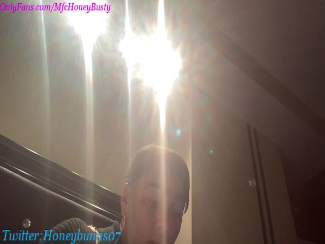 Live sex webcam photo for HoneyBusty69 #273124125