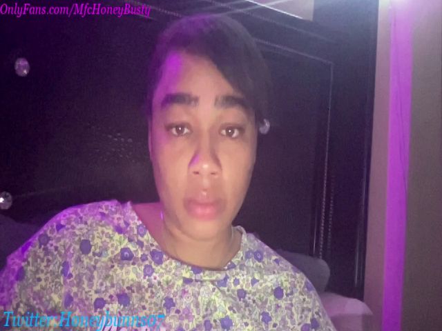 Live sex webcam photo for HoneyBusty69 #273126437