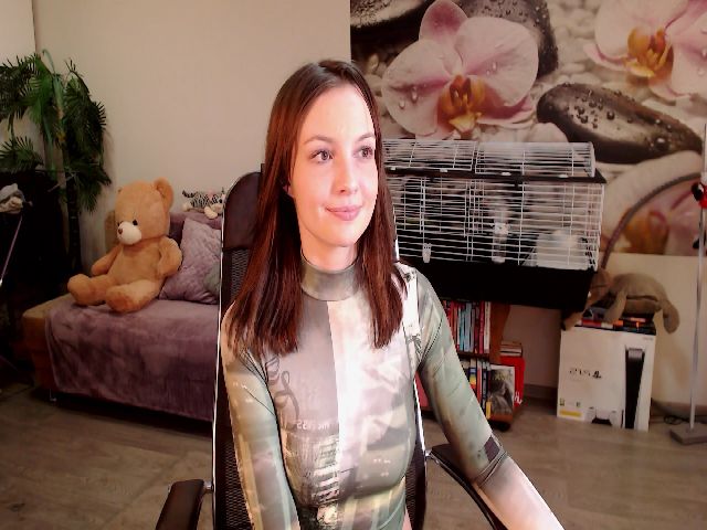 Live sex webcam photo for HoneyIAmHome #271694665