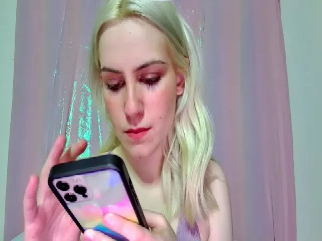 Live sex webcam photo for HoneyLimbed #272144262