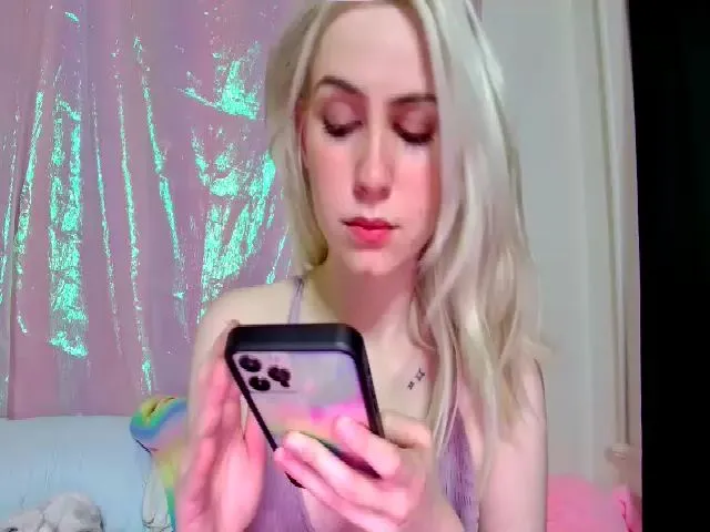 Live sex webcam photo for HoneyLimbed #272144316