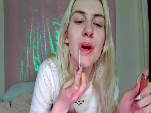 Live sex webcam photo for HoneyLimbed #272369651