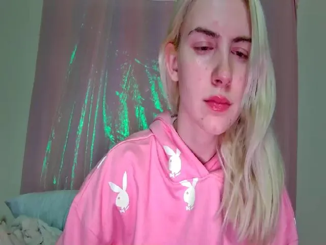 Live sex webcam photo for HoneyLimbed #272461408