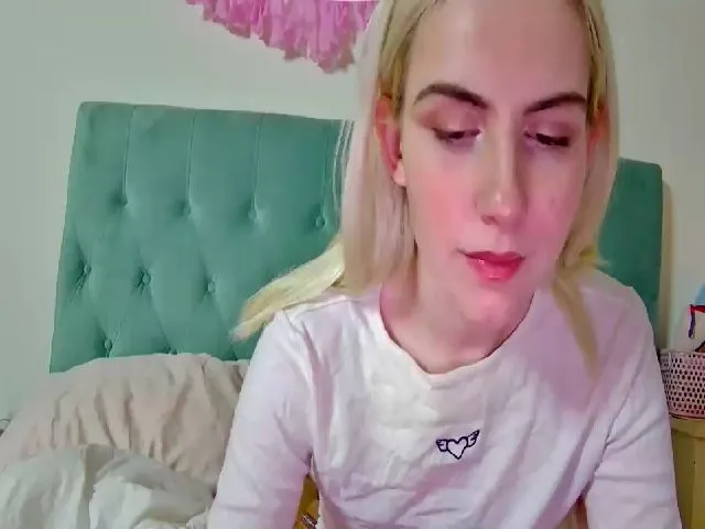 Live sex webcam photo for HoneyLimbed #272547721