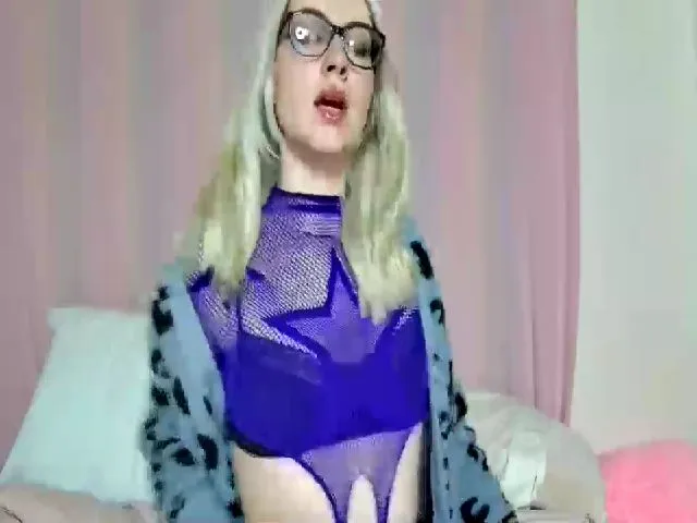 Live sex webcam photo for HoneyLimbed #272860777