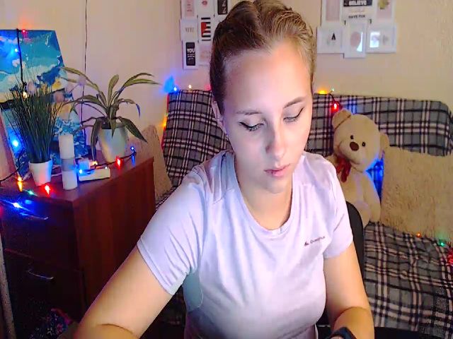 Live sex webcam photo for HoneyMFC #274233532