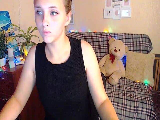 Live sex webcam photo for HoneyMFC #274234886