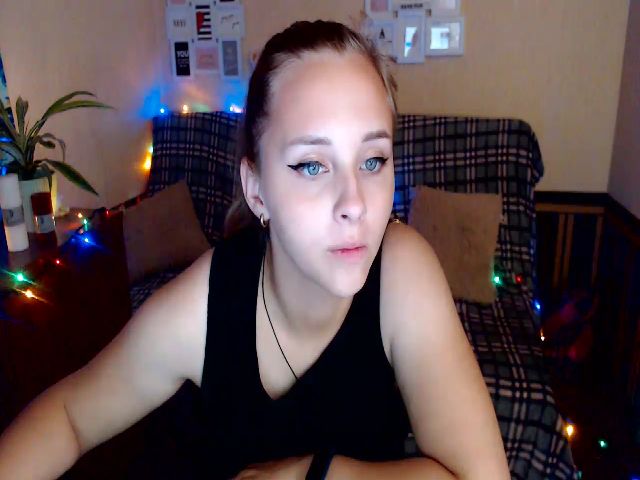 Live sex webcam photo for HoneyMFC #274251509