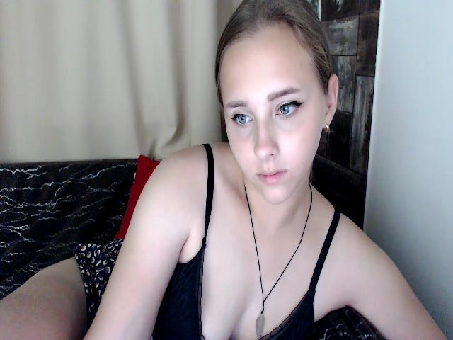 Live sex webcam photo for HoneyMFC #274284971