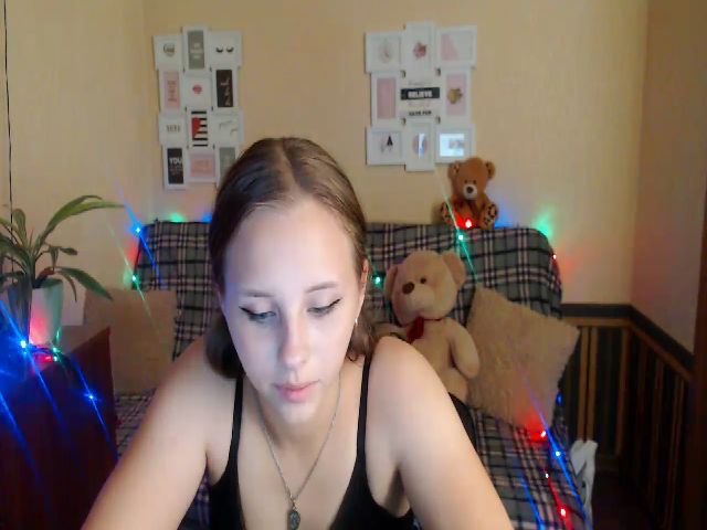 Live sex webcam photo for HoneyMFC #274323971