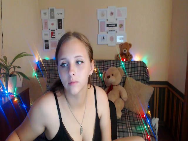 Live sex webcam photo for HoneyMFC #274324145