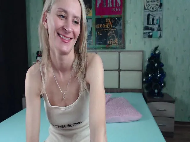 Live sex webcam photo for Hoootmaggie #271701075