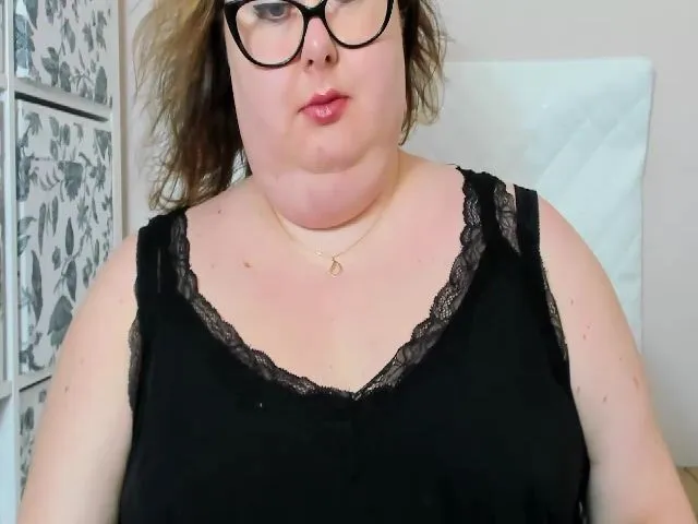 Live sex webcam photo for HornyBonnie #271772485