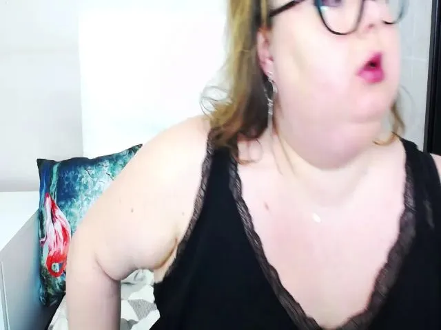 Live sex webcam photo for HornyBonnie #272052374