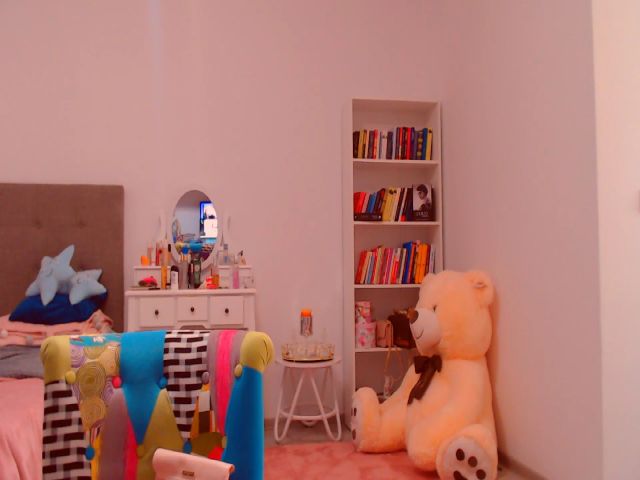 Live sex webcam photo for HotCafeDelina #272877263